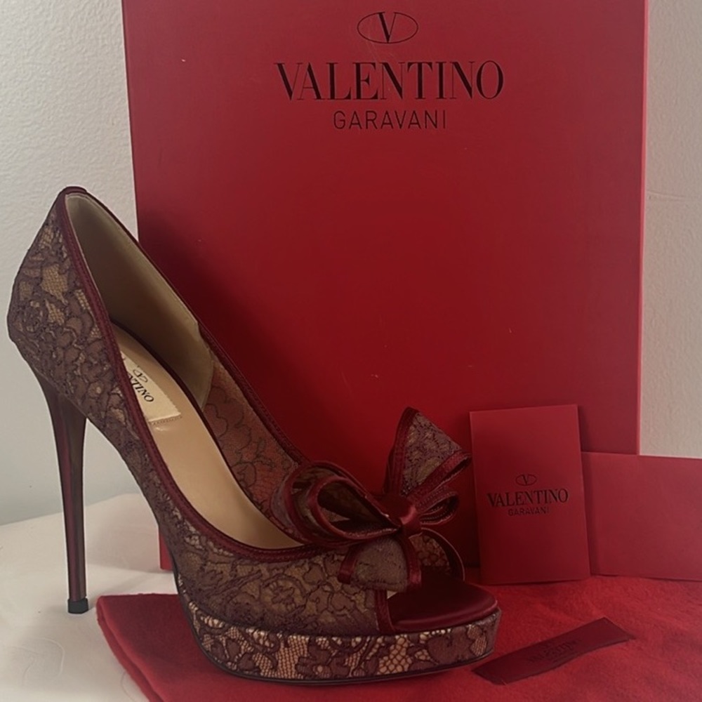 Valentino Couture Bow Lace Platform Pump - Picture 3 of 17